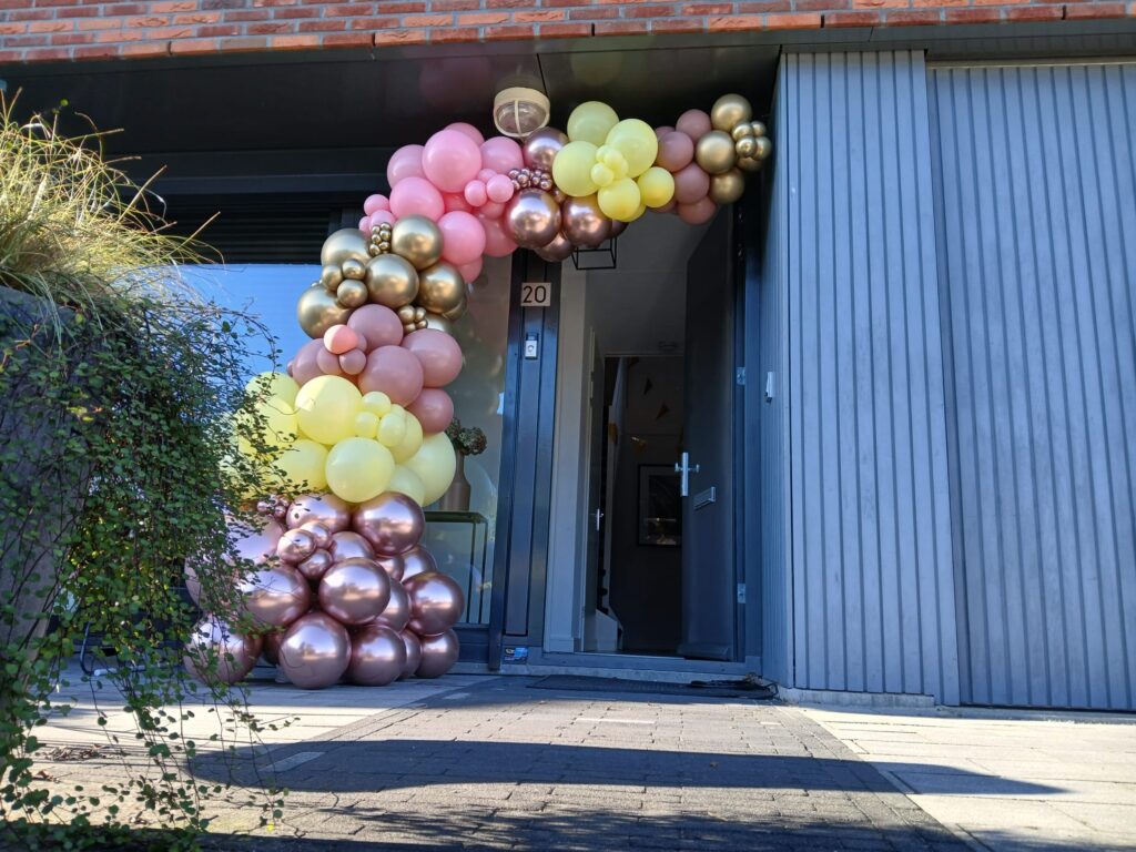 Ballonnenboog roze geel rose